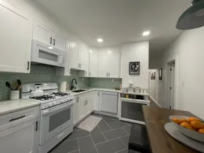 Modern 3 Beds Apt. Close to NYC - Image 3