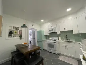 Modern 3 Beds Apt. Close to NYC - Image 2