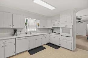 Screened Porch & Pet Yard Near Ft. Jackson - Image 4