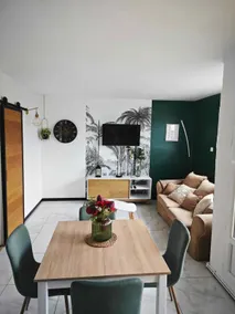 Cozy & bright apartment Balcony with view of the Calais lighthouse - Image 3