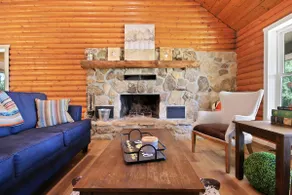 Country Retreat in Modern Lodge - Image 4