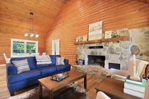 Country Retreat in Modern Lodge - Image 3