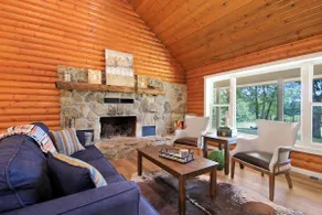 Country Retreat in Modern Lodge - Image 2