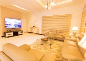 Large Premium 3 Bedroom Serv. Apartment @ Kumasi - Image 2