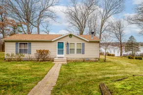 Lake House in Cassopolis - Image 2