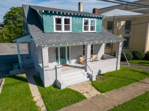 Roanoke Home Downtown Charm near Greenways - Image 2