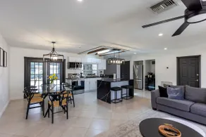 Updated 4 bed/3 bath Near Dwntn & Beach - Image 2