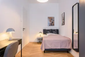 limehome Vienna Karajangasse |2-BR Suite + Balcony - Image 5