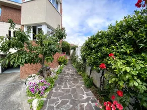 House garden, groups, 6 bedrooms, 10 min to Center - Image 5