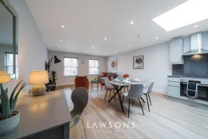 Central Windsor Gem | 1BR Penthouse + Balcony - Image 2