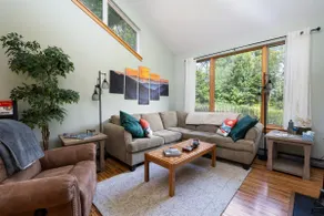 Gorgeous Dog Friendly 2BR 2.5 Bath w/ Pool Sauna - Image 2