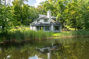 Gorgeous Dog Friendly 2BR 2.5 Bath w/ Pool Sauna - Image 3