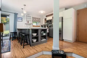 Gorgeous Dog Friendly 2BR 2.5 Bath w/ Pool Sauna - Image 4