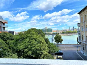 Danube view Apartment with terrace - Image 3