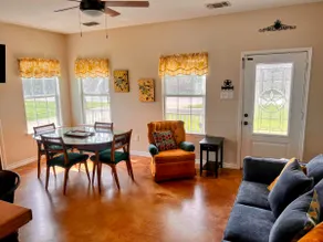 Blue Cottage Inn - Blanco St Park - Image 3