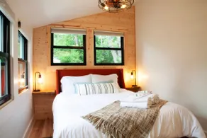 Lakeside Retreat - Image 5
