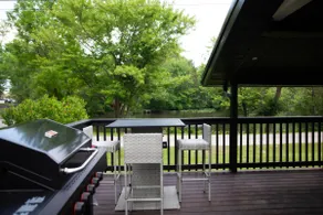 Lakeside Retreat - Image 4