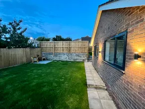 Modern bungalow-driveway - contractor and holiday - Image 3
