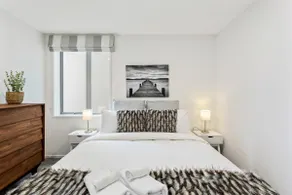 Hideaway Apartment with pool and free parking - Image 2