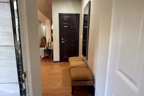 Comfy suite w/ steam shower near McCormick Place - Image 3