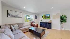 Cozy Four Bedroom Family Retreat with Yard and Air - Image 3
