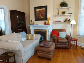 Vintage style w/modern comforts - Image 2
