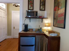 Vintage style w/modern comforts - Image 5