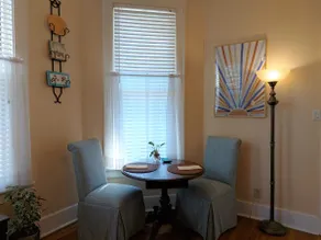 Vintage style w/modern comforts - Image 3