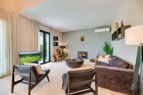 Top Renovated 4BDRM Luxury Villa - Frontline Golf - Image 3