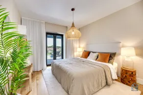 Top Renovated 4BDRM Luxury Villa - Frontline Golf - Image 5