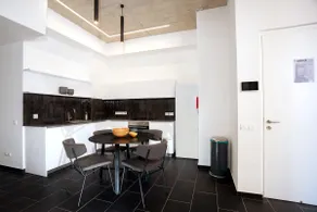 Bridge House 202-2BR Modern Apartment - Image 3