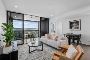 Spacious 3BR Near Stadium w Views, Pool and Car Park - Image 2