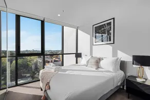 Spacious 3BR Near Stadium w Views, Pool and Car Park - Image 5
