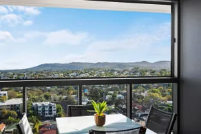 Spacious 3BR Near Stadium w Views, Pool and Car Park - Image 4