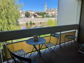 Balcony overlooking the cathedral - Image 3