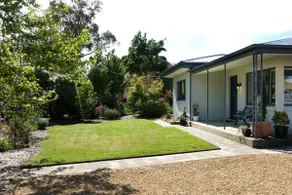 Nostalgic Mid-Century Adelaide Hills Cottage - Image 5