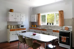 Nostalgic Mid-Century Adelaide Hills Cottage - Image 4