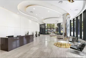 Comfortable and convenient plus parking available - Image 4