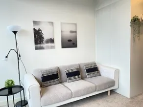 Comfortable and convenient plus parking available - Image 2