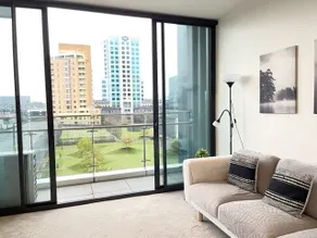 Comfortable and convenient plus parking available - Image 5