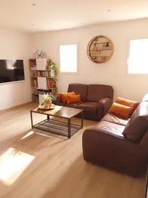 T 3 with hot tub and children's games - Image 4