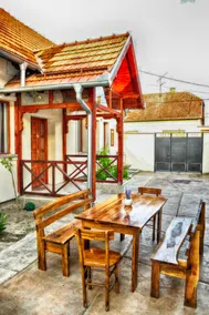 Golden Villa - Image 3