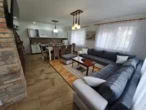 Golden Villa - Image 2