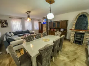 Golden Villa - Image 4