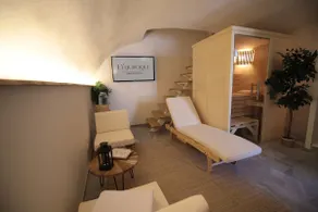 Upscale cottage with private Jacuzzi and sauna - Image 2