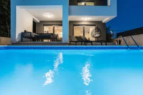 Villa Nelly with heated pool - Image 4