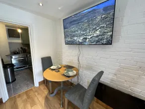 Wimborne Town Apartment - Image 4