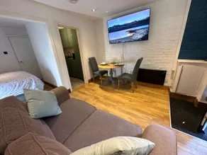 Wimborne Town Apartment - Image 2