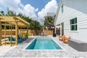 Floridian Bungalow•2 Min Walk to Beach•Heated Pool - Image 2