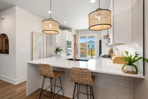 Floridian Bungalow•2 Min Walk to Beach•Heated Pool - Image 4